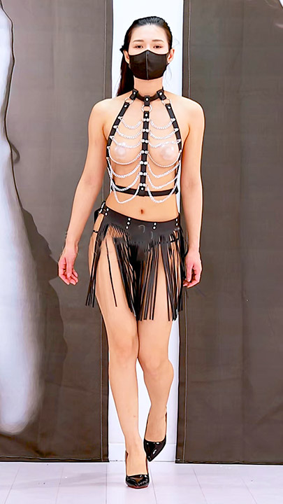 山庄VIP 小圈子内部秀 小雯纯欲装 2部 4K/1.94G